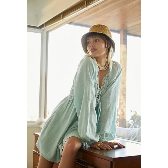 Free People Dresses & Skirts - Free People Summer Struttin Crochet Inset Puff Long Sleeve Mini Dress